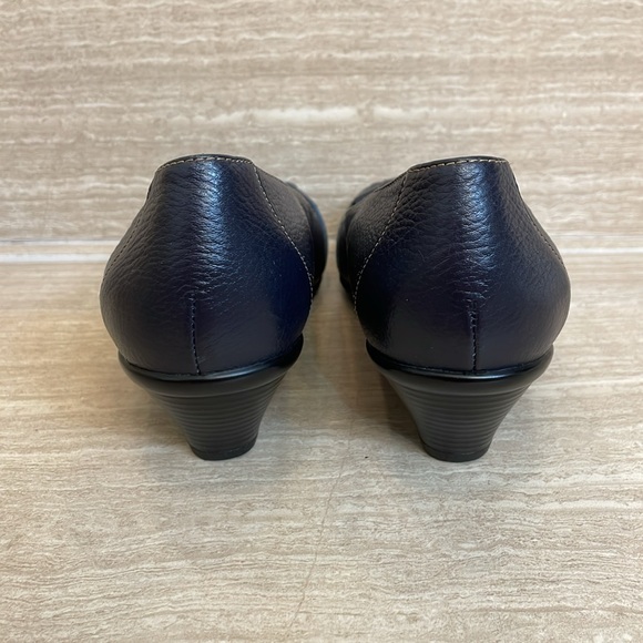 SOFTSPOTS NWOT Women’s Size 8.5 Navy Leather Low Heel Buckle Loafer Soft - Picture 7 of 12